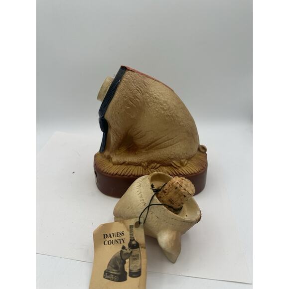 The Iowa Hog, Daviess County 1978 Liquor Decanter, Ceramic, Blue Ribbon. - Picture 4 of 7